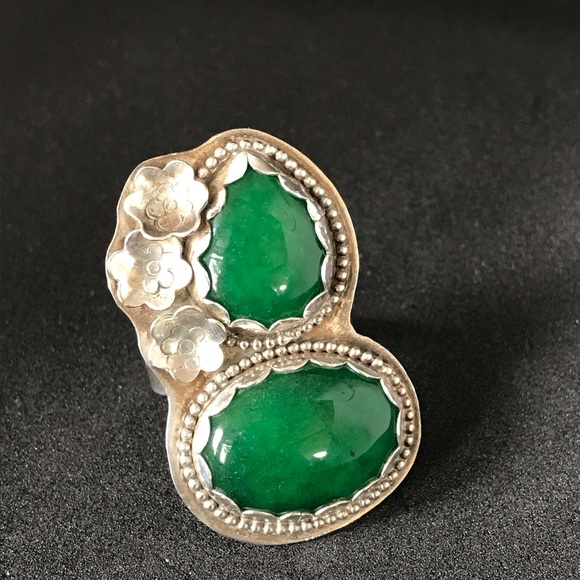 Bohemian style sterling ring with green stone - Picture 2 of 3